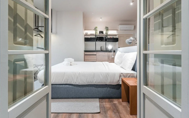 Guestready - Mezuzah Yellow