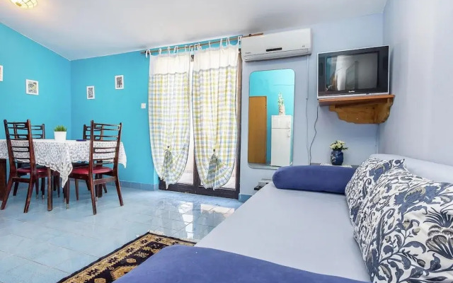 Apartment in Private House With Shared Pool
