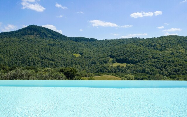 Spacious Holiday Home with Swimming Pool in Anghiari