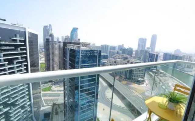 Damac Maison Prive - Deluxe Studio with Burj-Khalifa View