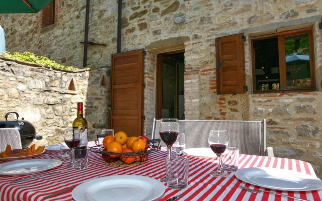 Holiday House Overlooking Lake Near Tuscany