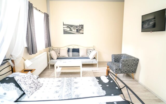 Studio in Zagreb, With Furnished Terrace and Wifi