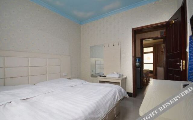 Trip • Light Luxury Hotel