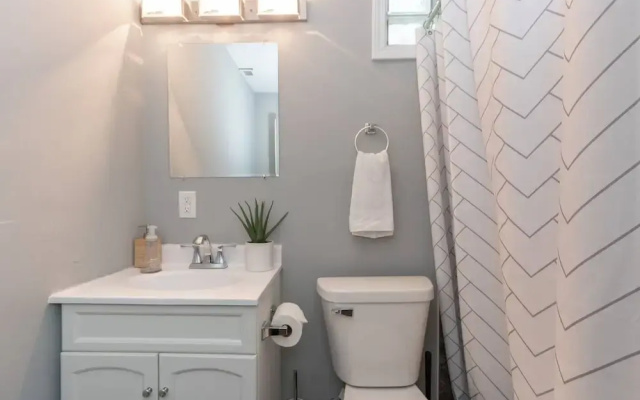 Beautiful 3BR2BA CozySuites |7 min to Lucas Oil