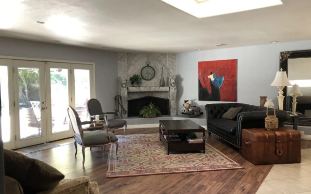 Huge Home with Private Park-Like grounds