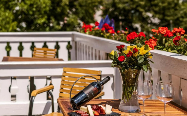 Prague Hotel Carl Inn restaurant & Free Parking