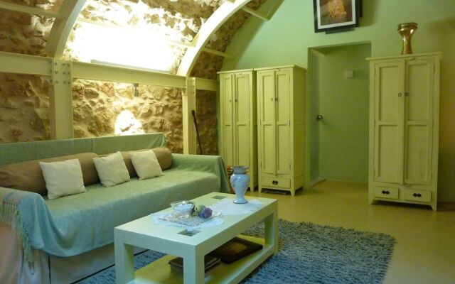 St. George Sykoussis Traditional Residence