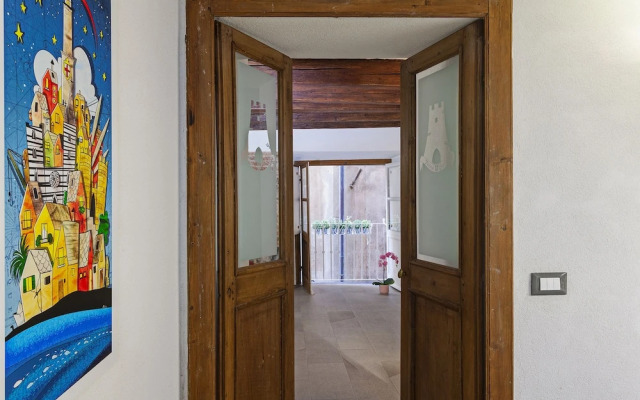Wood and Stone Apartment in the historical center