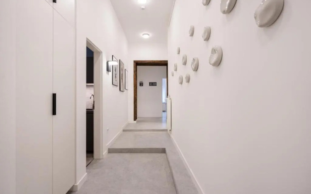 R38 - Artists luxury home