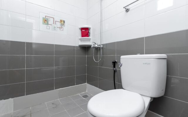 RedDoorz Plus @ Cipete Damai