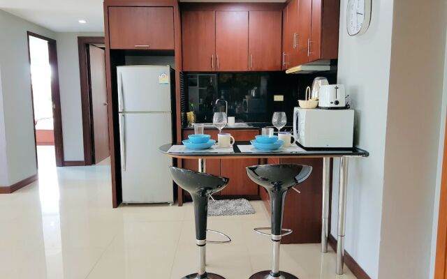 A Large 2 BR-3 Baths 207 Downtown