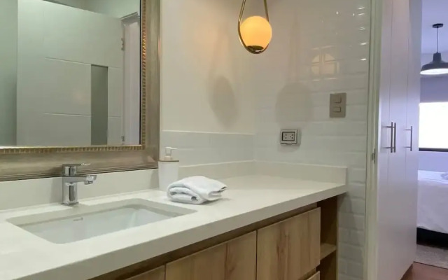 Cozy 3BR With Balcony in Miraflores