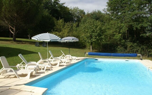 Spacious Holiday Home In Anglars Nozac With Swimming Pool