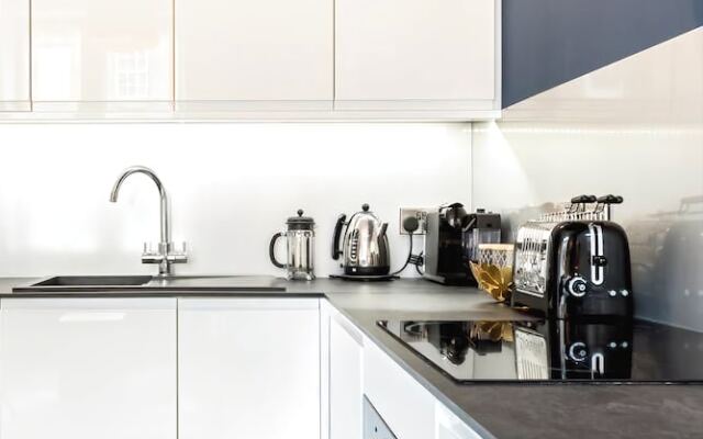 Stylish Newly Renovated Old Town Flat