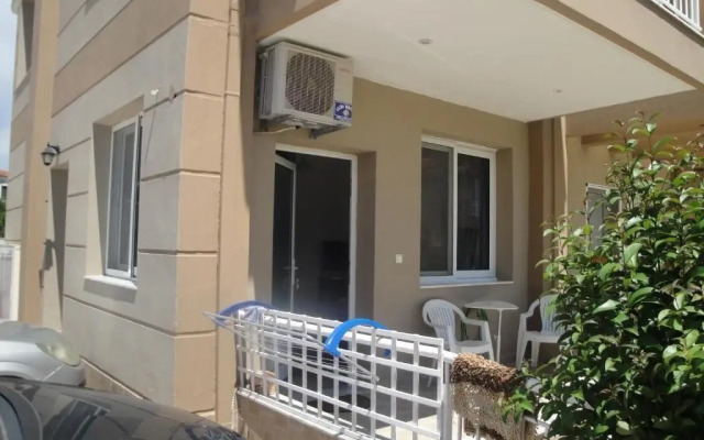 R.A.F. nice studio with garden& parking