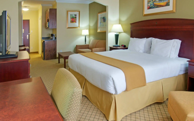 Holiday Inn Express Hotel & Suites Winnie by IHG