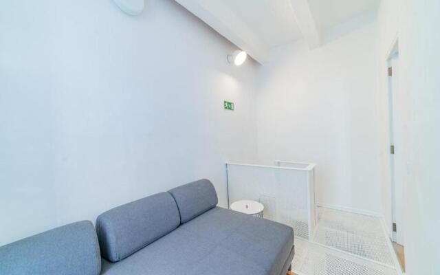 AF 1 - Modern 1BR duplex