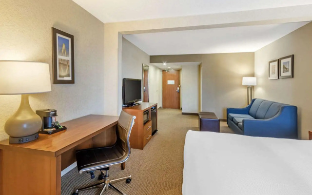 Comfort Inn & Suites Charleston Airport Convention Center