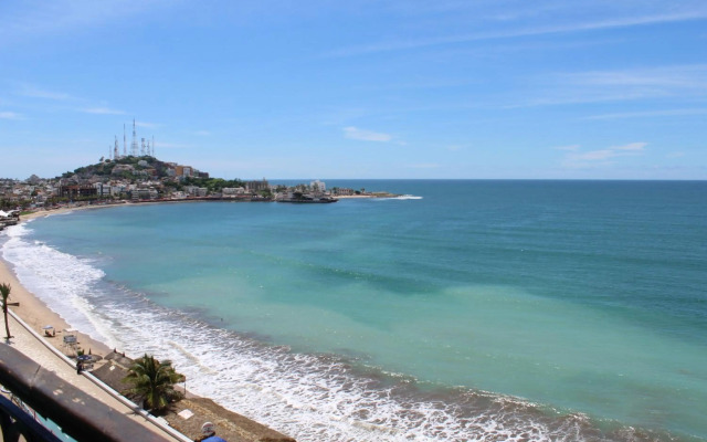 Hotel Playa Marina