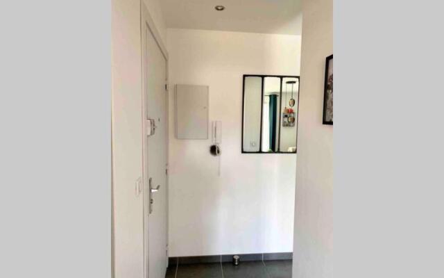 Le Continental Beau T2 plein centre + parking