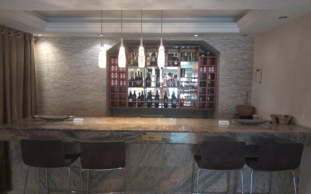 Pearl Gate Hotel