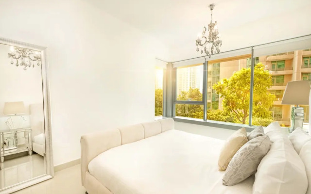 LUX The Downtown Blvd Suite