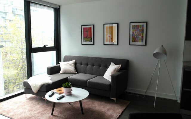 Stunning 1Br Condo In Popular King West