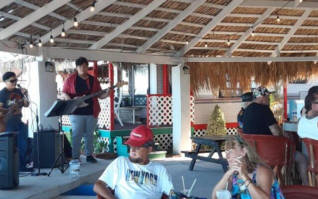 Seaside Hotel & Victor's RV Park