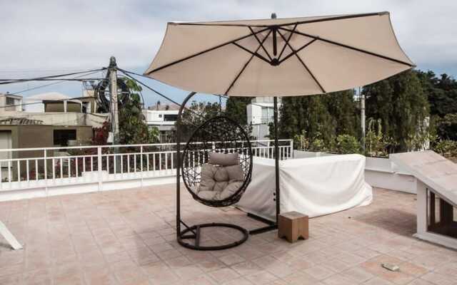 w Villa With Rooftop Terrace in Barranco