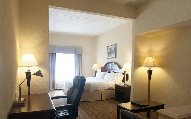 Holiday Inn Hotel & Suites Huntington-Civic Arena