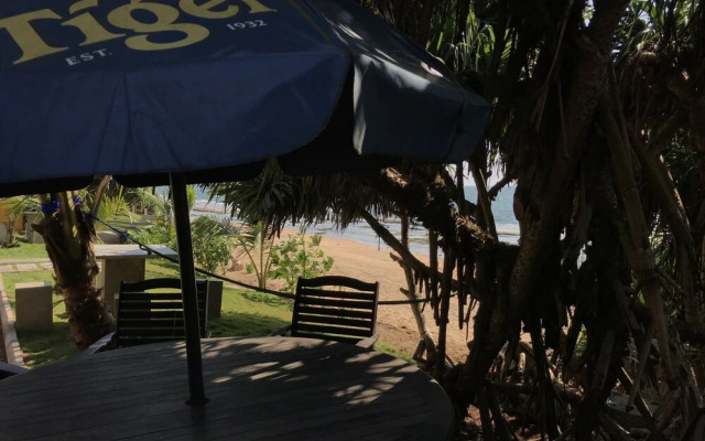 Airport Beach Villa