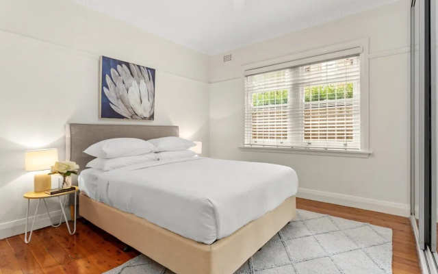 Art Deco Coastal Living, Minutes to the Sand – Guest Rooms – Sydney