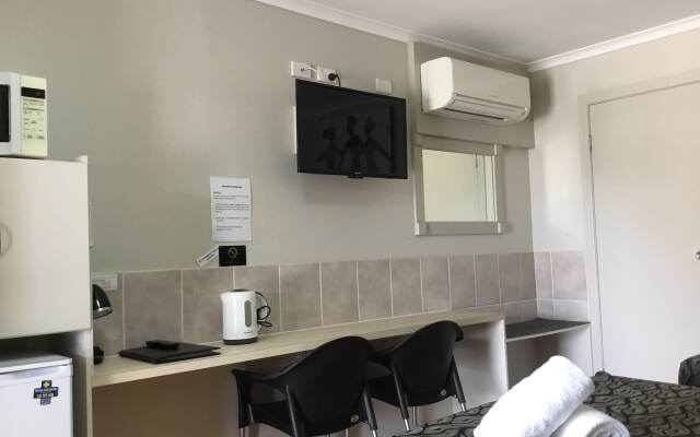 Golden Palms Motor Inn