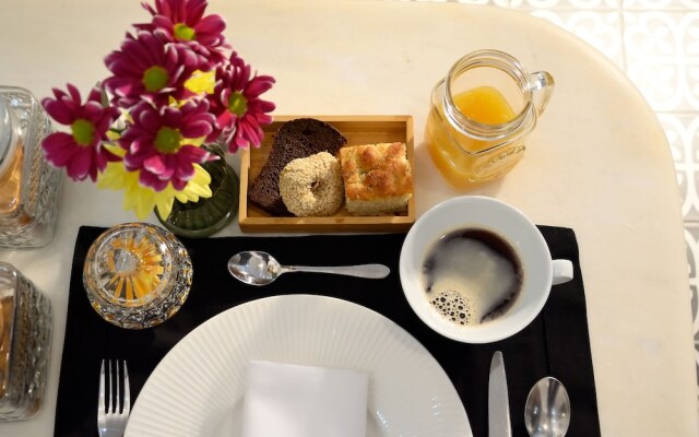 2 Mazi Suites