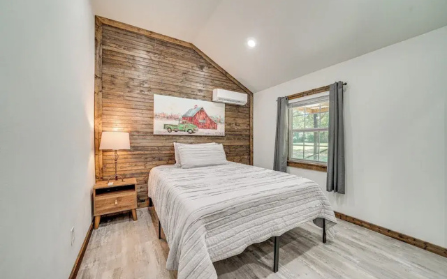 Secluded Broken Bow Cabin w/ Fishing Pond & Views!