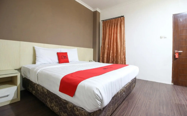 RedDoorz near Stadion Manahan Solo
