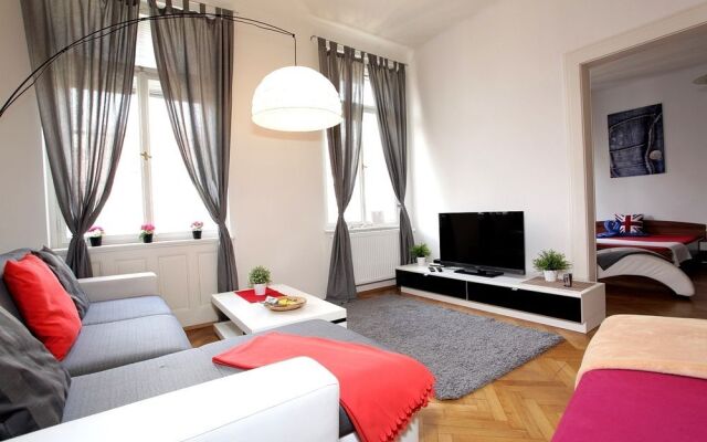 Large Wenceslas Square Apartment for 10 guests