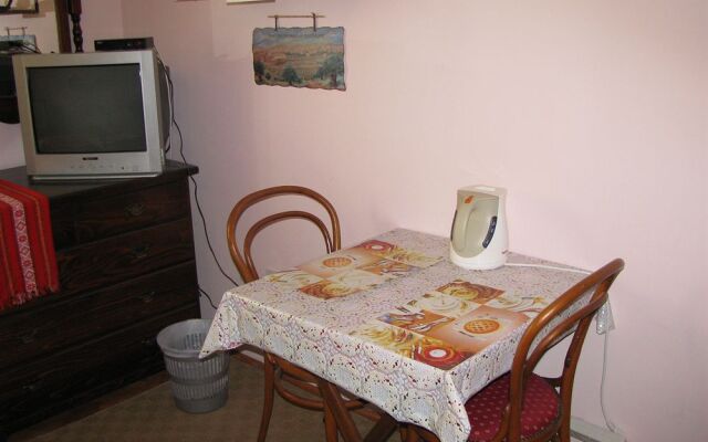 Apartment & Rooms House with Garden