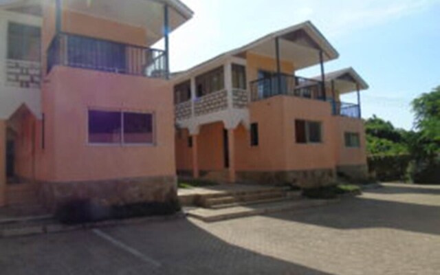 Visit Beautiful Mombasa and Stay at the Wonderful Makweru Villas