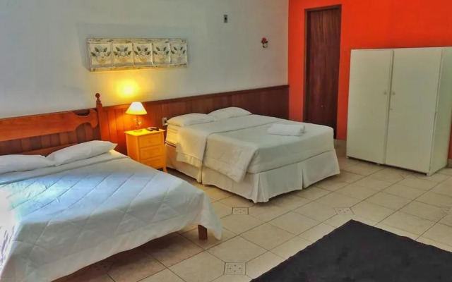 OYO Pousada Encantos de Martinelli