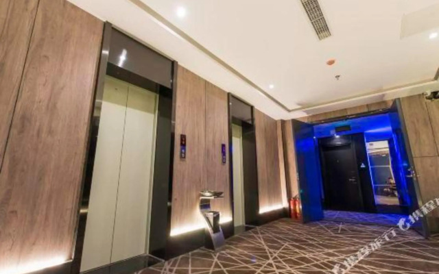 Wanlong Hotel (Hejian Reputation Building)