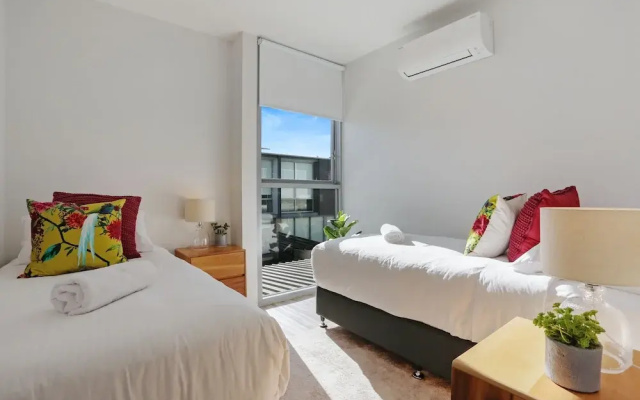 Coast 21 - 3 bedroom poolside apartment
