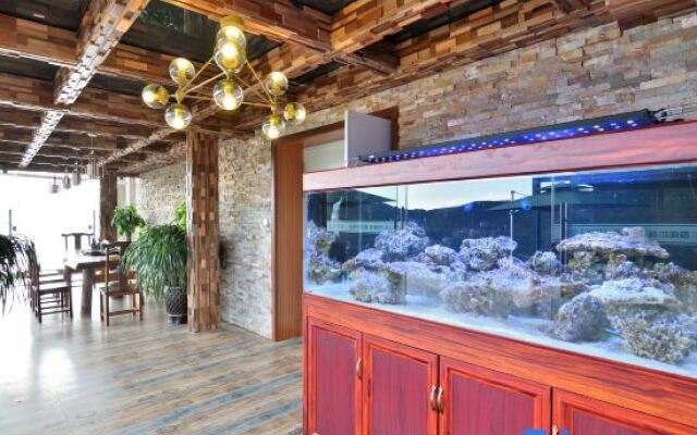 Fuxian Lake Rongxi Yuehu Resort Hotel