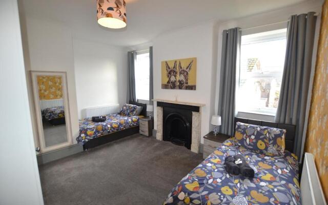 Maytree Apartment - 2 Bedrooms Apartment - Stayseekers