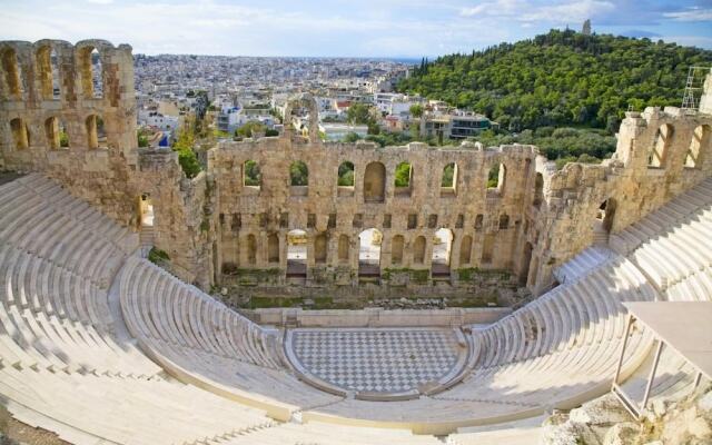 Your Home under the Acropolis Roofdeck