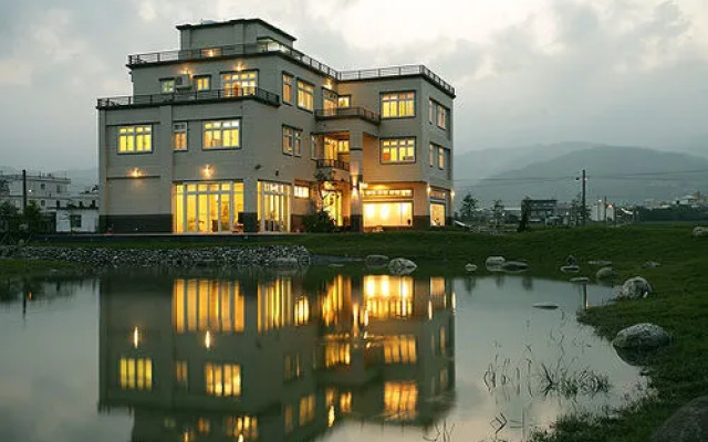 Wenyasyuan Art Gallery B & B