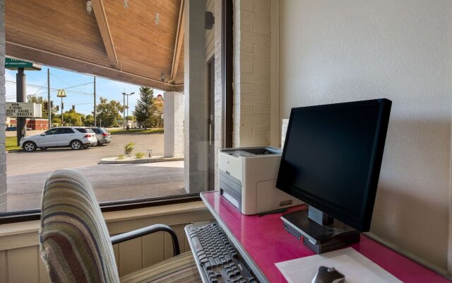 Ashland Inn & Suites