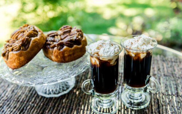 Arlingtons River Rock Inn Bed & Breakfast