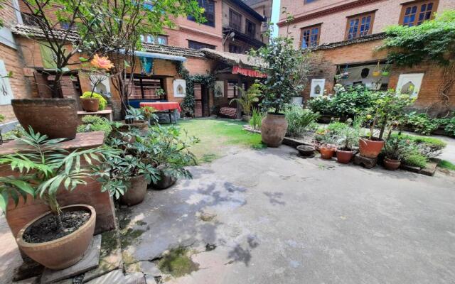 Pradhan House Homestay with Garden