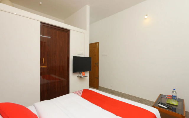 OYO 13858 Rithus Residency